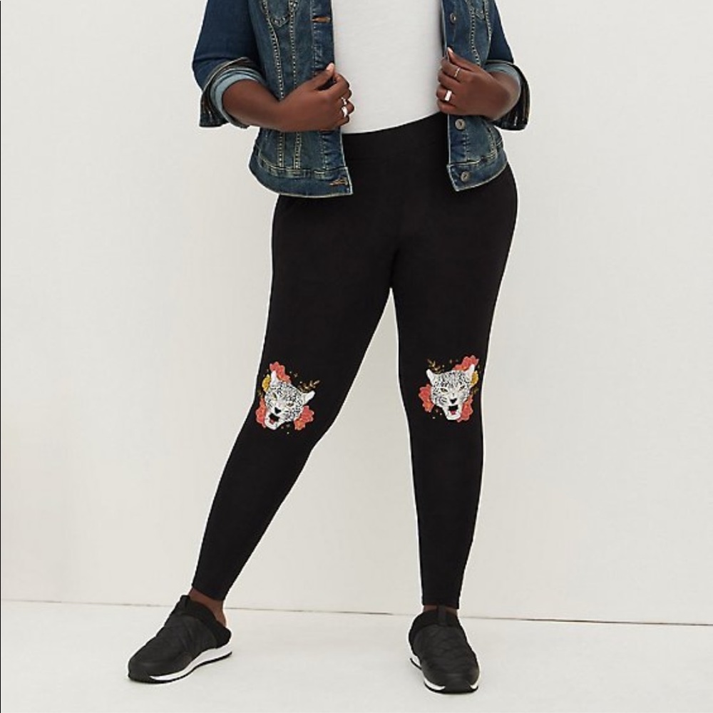 Torrid Cheetah Knee Leggings w/Pockets
